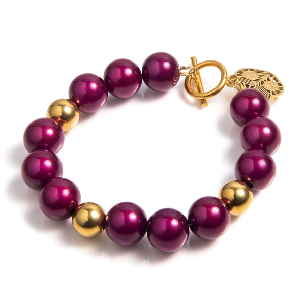 Paarse bead "Kir Royale" in combinaie met premium chirurgisch staal met gouden coating. Zorgvuldig afgewerkt met gouden slot van premium chirurgisch staal, speciaal voor jou handgemaakt in nederland